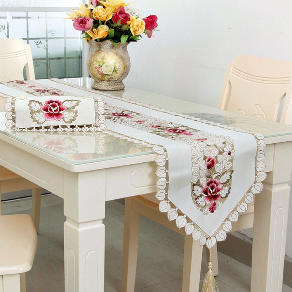 Elegant Floral Embroidered Tab - Table Runner recension och pris