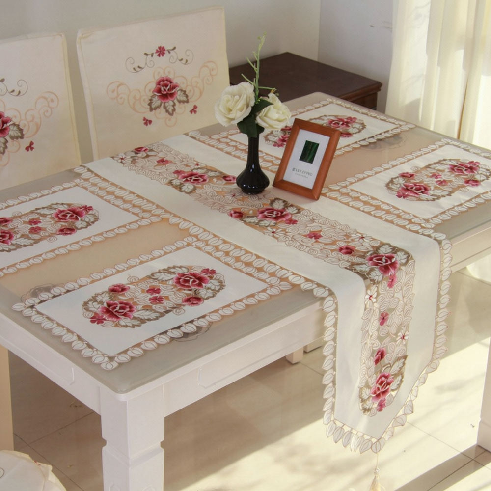 Elegant Floral Embroidered Tab - Table Runner recension och pris